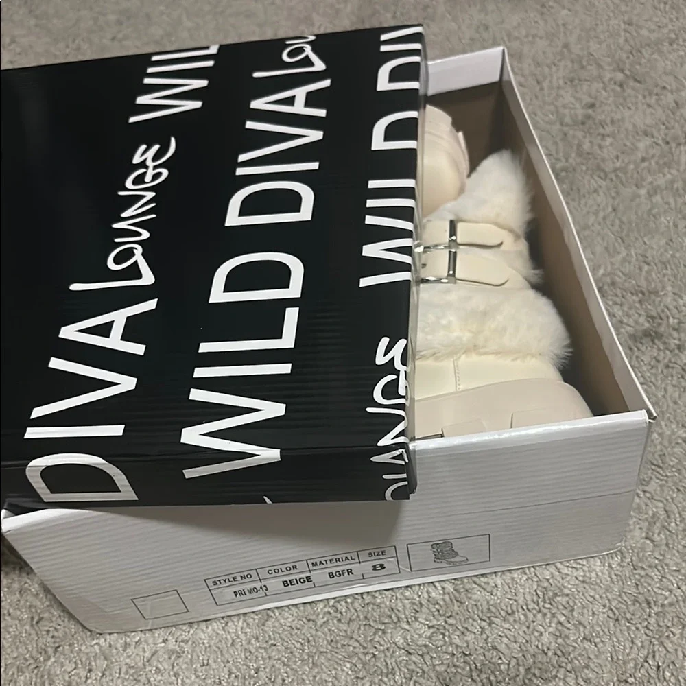 Stylish Cream Fur-Lined Women's Boots - Picture 6 of 6